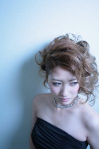 太田市　美容師　美容室　美容院　カット　カラー　パーマ　上手　センス　店舗　赤　モニュメント